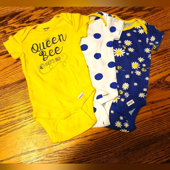 Bee-Themed Baby Bodysuit Set in Yellow, White, and Blue - Picture 1 of 5